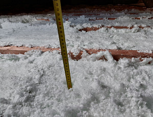 Zateplení stropu bytového domu pomocí foukané izolace